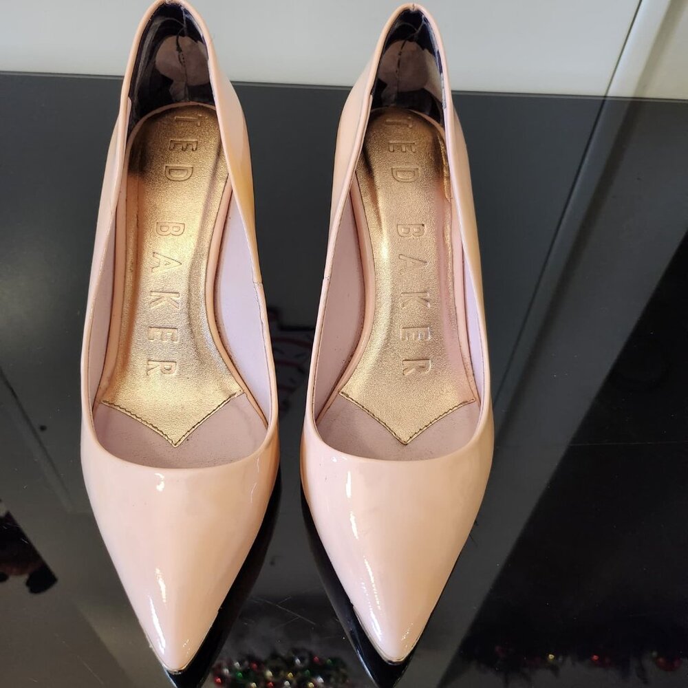 Ted Baker London Blush Patent Leather Pointed Toe Pumps – Size 8 (EU 38)